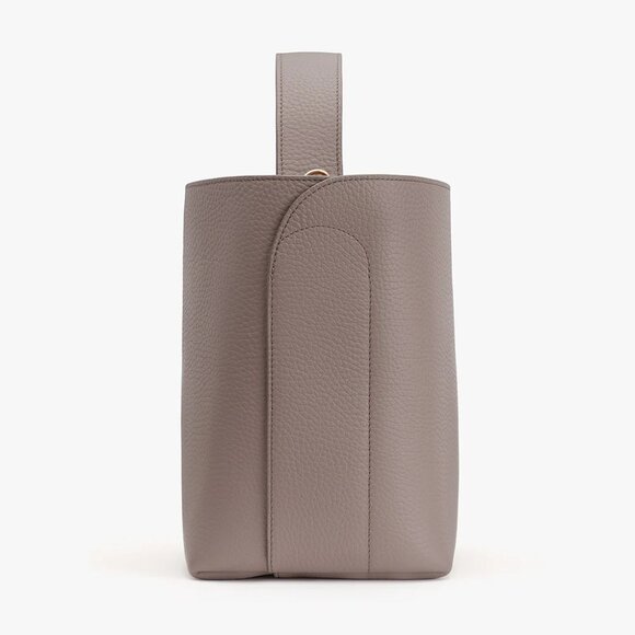 Cuyana Linea Bucket Bag in Clay - Picture 4 of 5